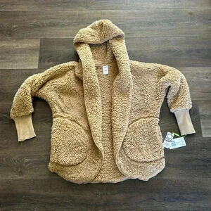 Te Verde girls soft cardigan.  Size S/M (8/10). Tan color.  New with tags.